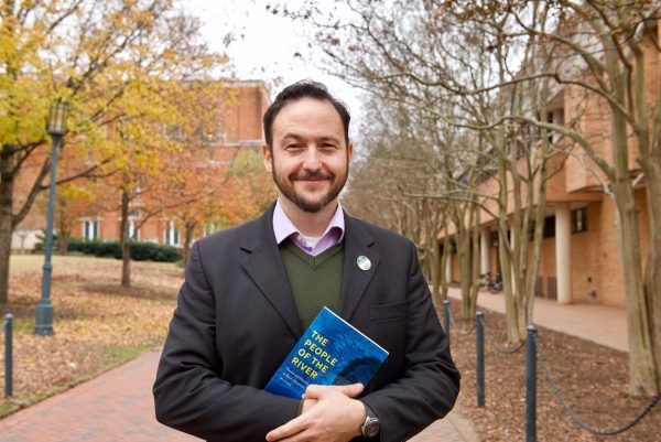 Oscar de la Torre with his first book