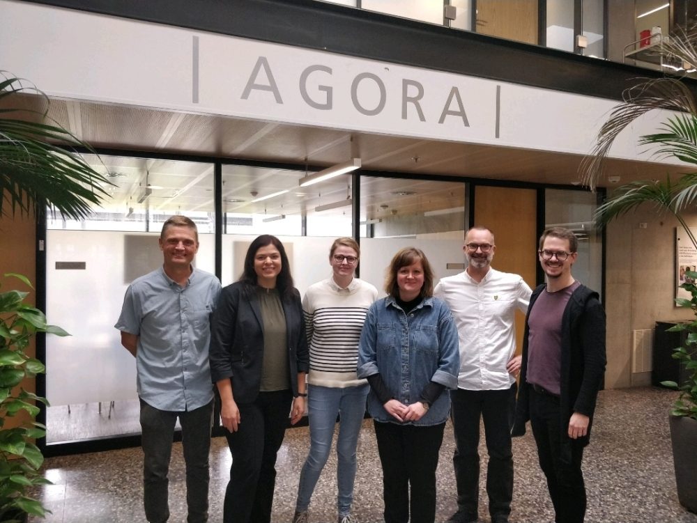 Jaclyn Piatak posing with five faculty members at the University of Southern Denmark.